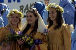 Lady of Flowers Christie Phillips and her attendants Florence Hocking and Amelia Dingle