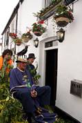 Polperro festival - Lord Mayor arrives at the inn